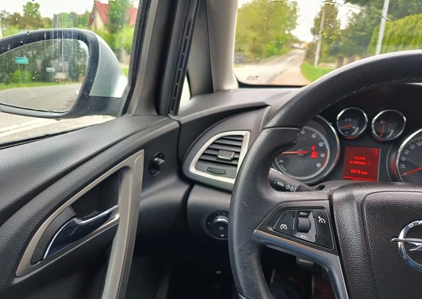 Opel Astra cena 28500 przebieg: 133000, rok produkcji 2010 z Połaniec małe 631